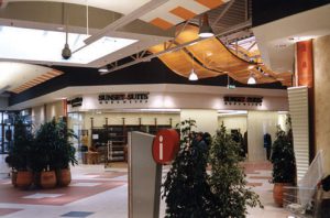 Auchan Bielsko-Biała - wykonanie i montaż podwieszeń dekoracyjnych
